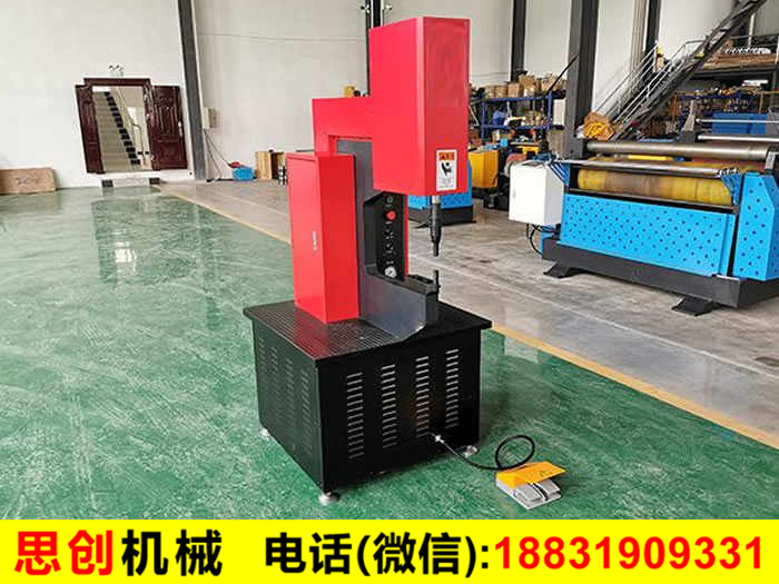 壓鉚機(jī)